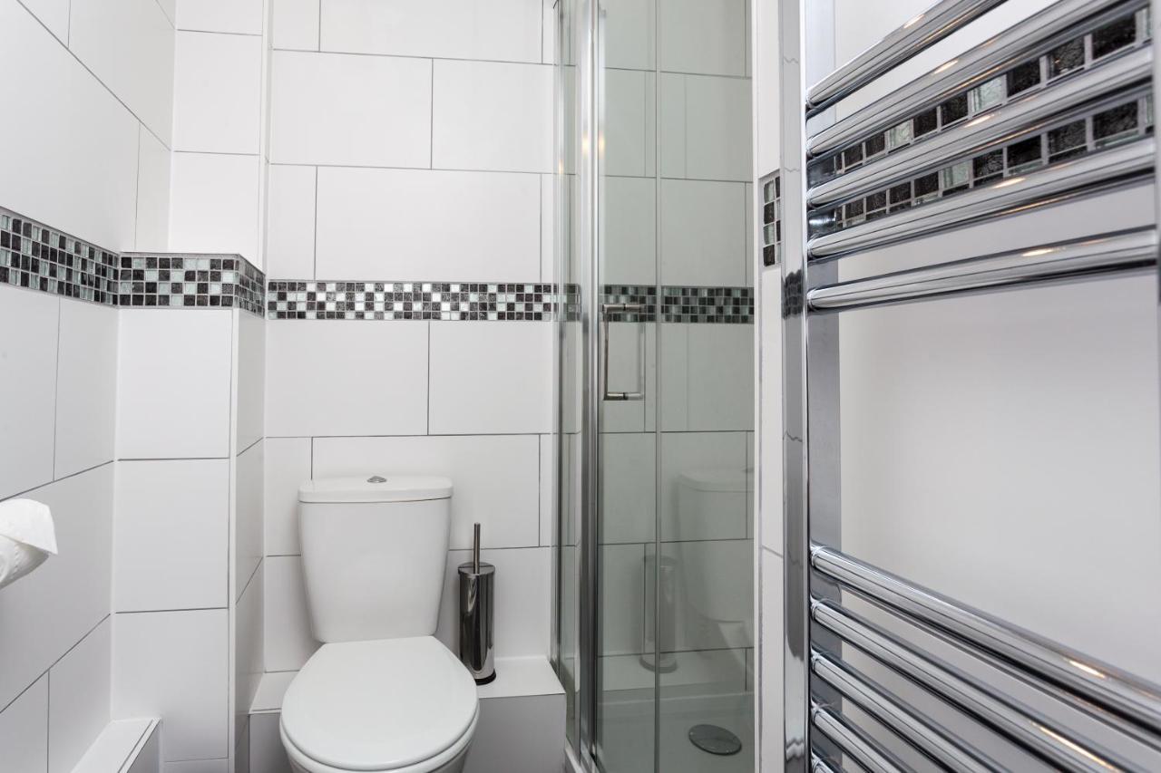 Gatwick Place - 4 Bed 2 Bath Self Contained House With Private Garden Horley Ngoại thất bức ảnh