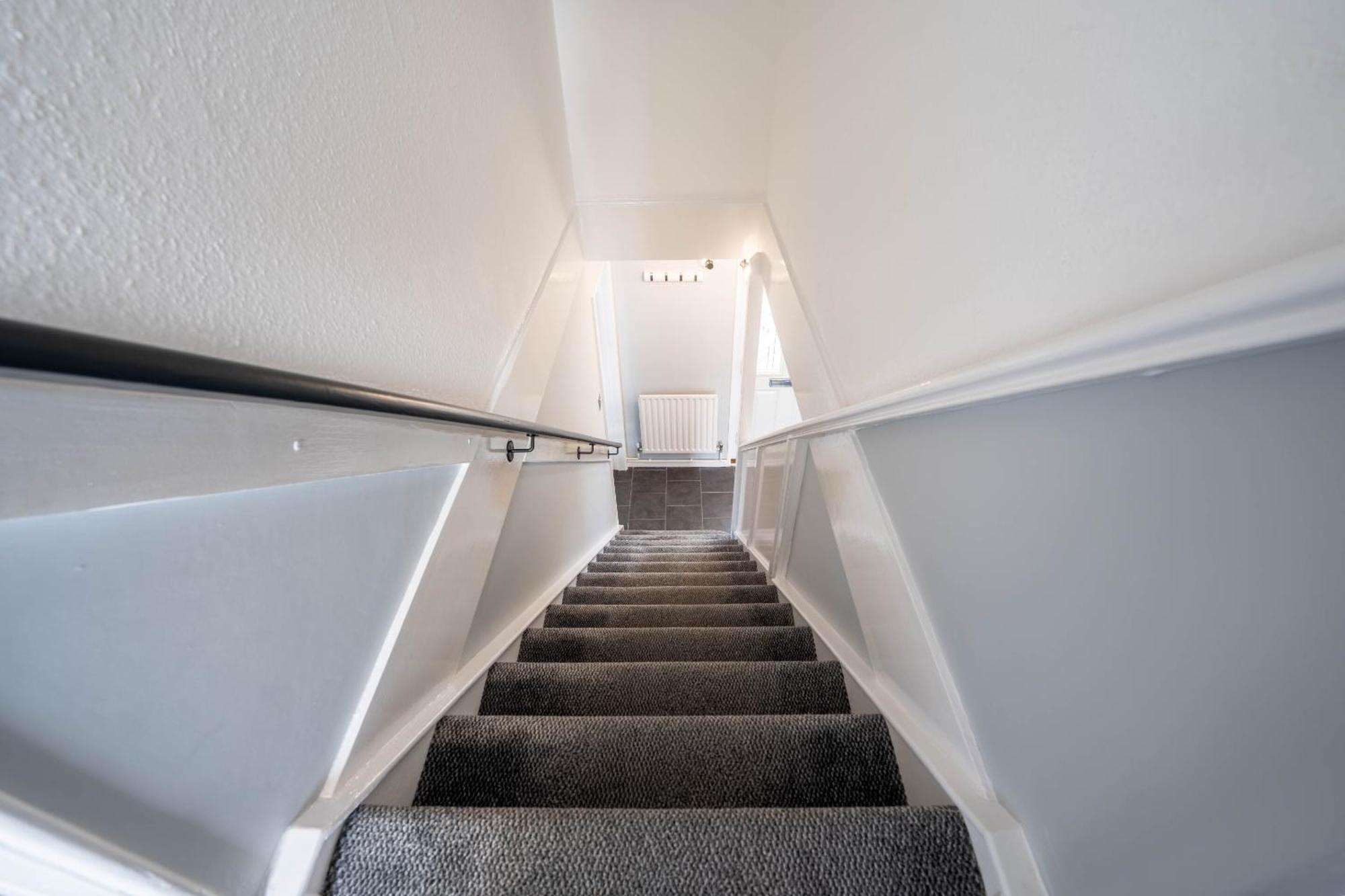 Gatwick Place - 4 Bed 2 Bath Self Contained House With Private Garden Horley Ngoại thất bức ảnh