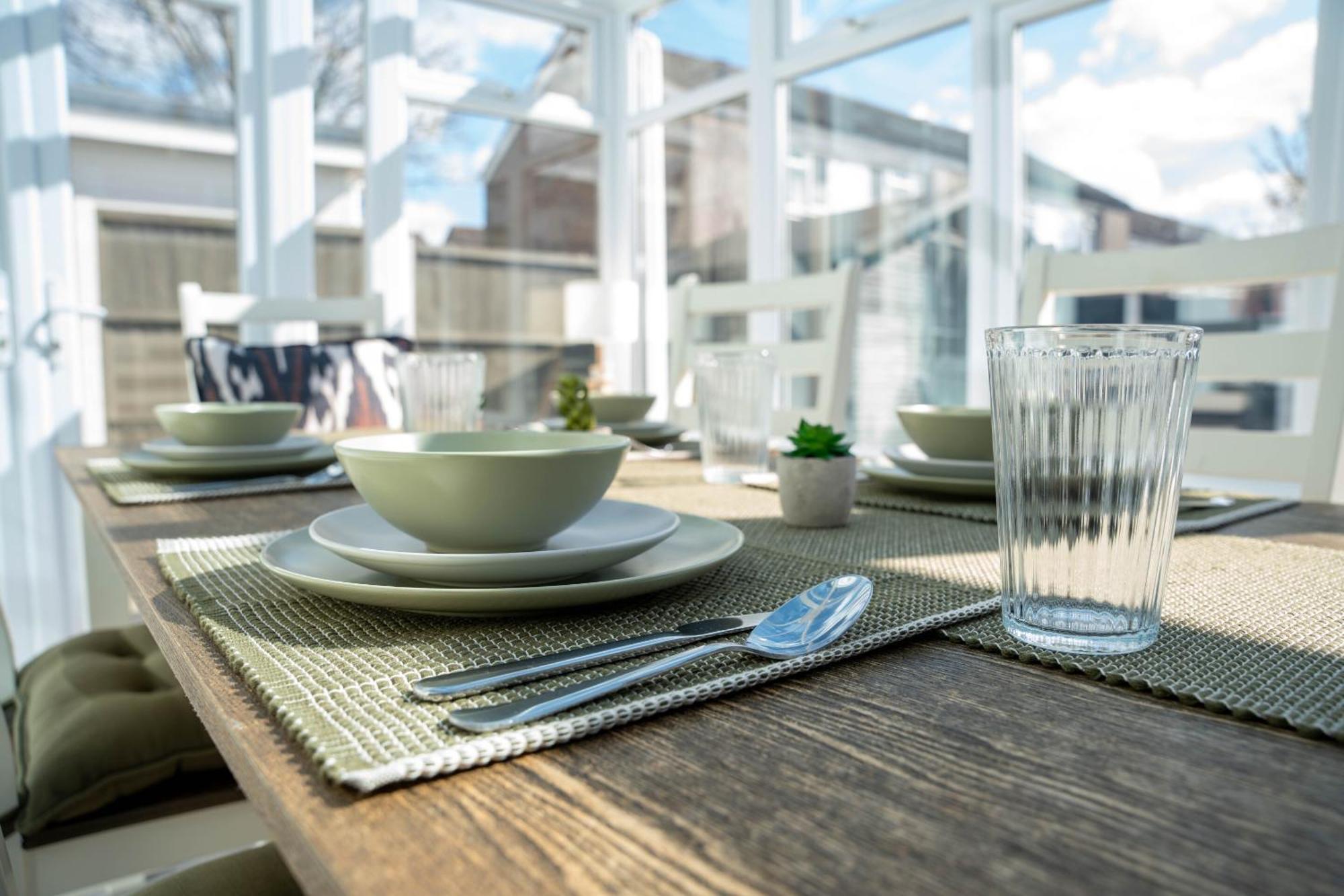 Gatwick Place - 4 Bed 2 Bath Self Contained House With Private Garden Horley Ngoại thất bức ảnh