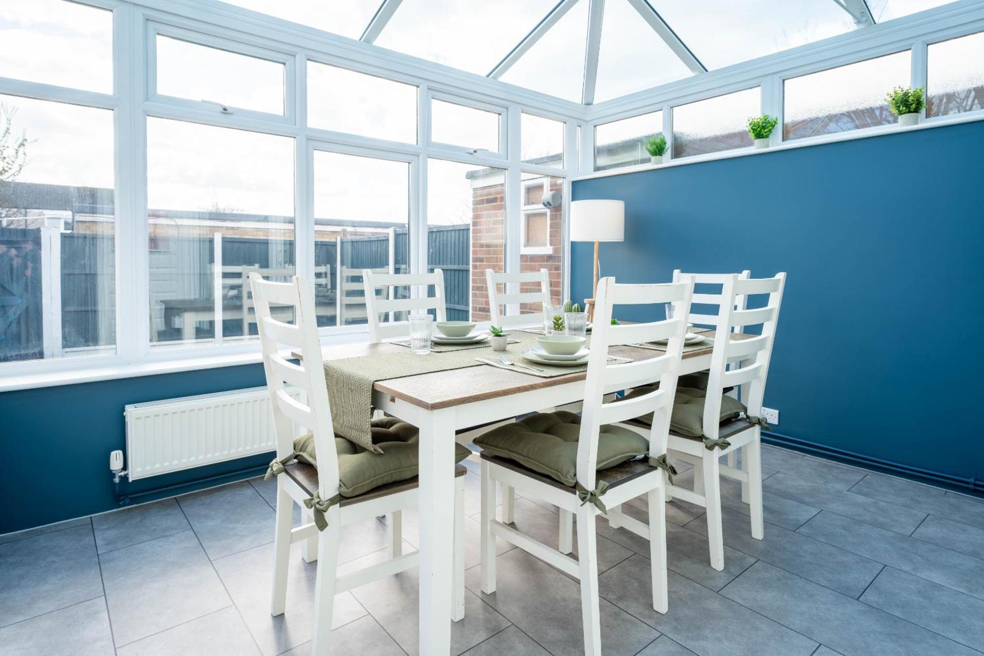 Gatwick Place - 4 Bed 2 Bath Self Contained House With Private Garden Horley Ngoại thất bức ảnh