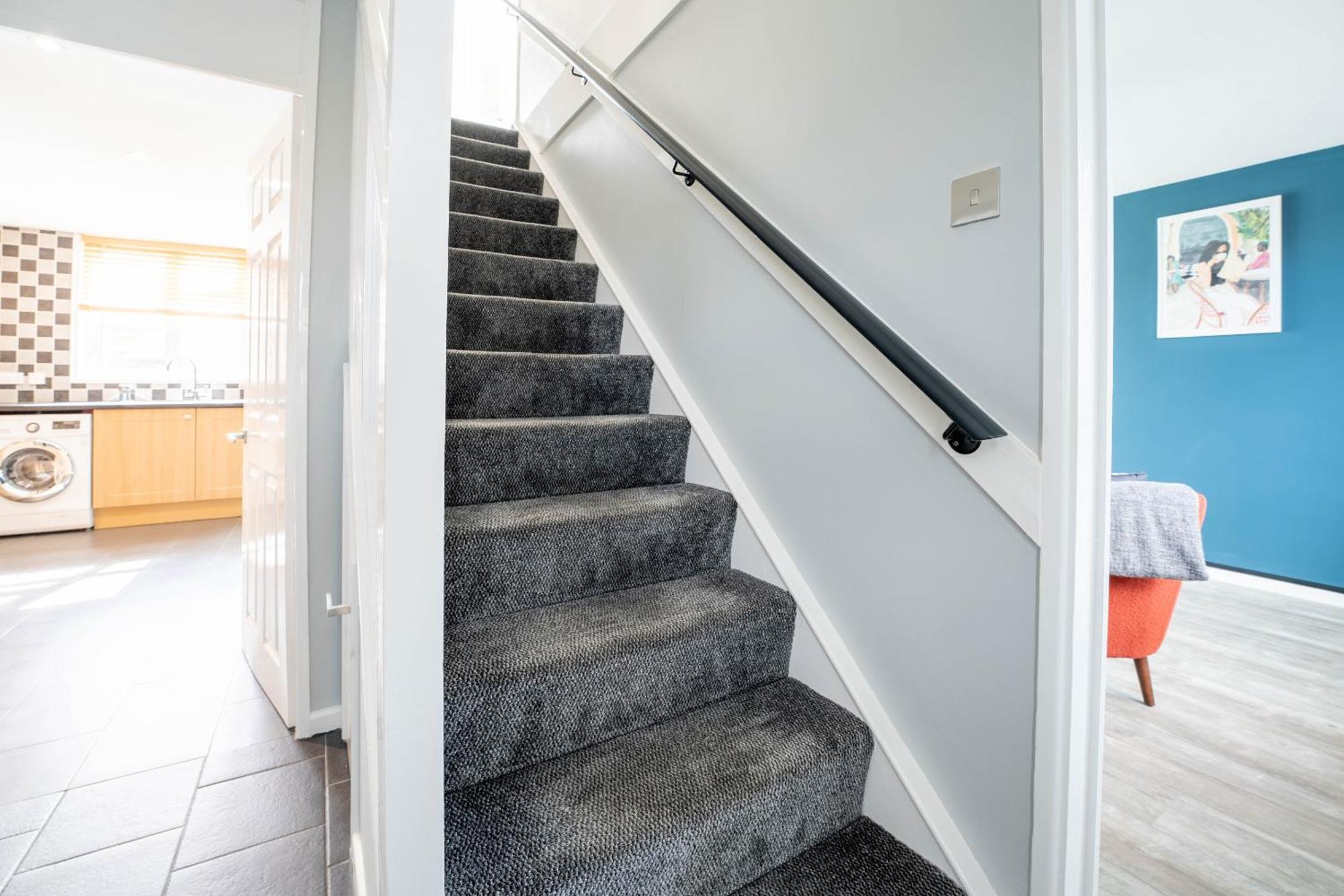 Gatwick Place - 4 Bed 2 Bath Self Contained House With Private Garden Horley Ngoại thất bức ảnh